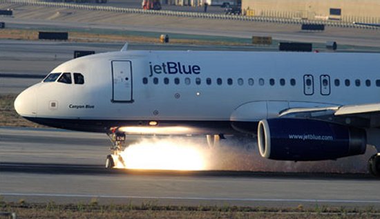 JetBlue A320 during its emergency landing
