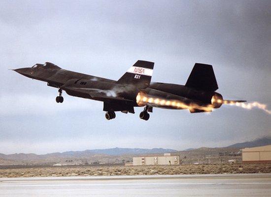 Shock diamonds in the exhaust of the SR-71 Blackbird during takeoff