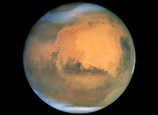 Photograph of Martian clouds taken by the Hubble Space Telescope