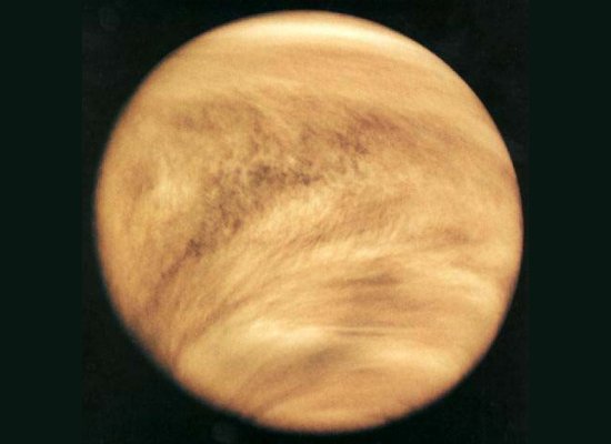 Cloud structure on Venus as seen in ultraviolet light