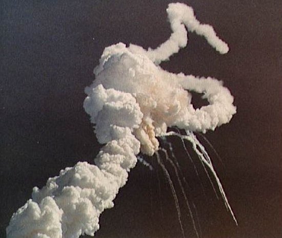 Cloud of propellant gases surrounding the Shuttle as it broke up
