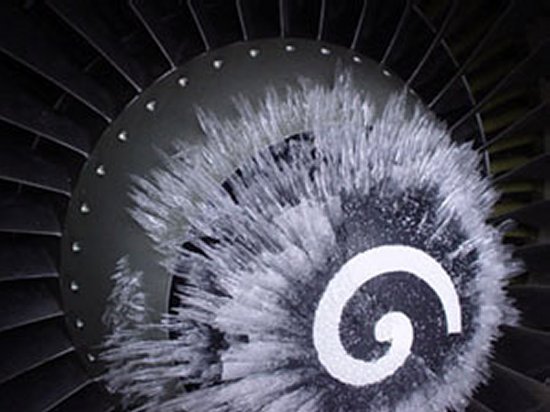 Ice accumulation on the spinner of a jet engine