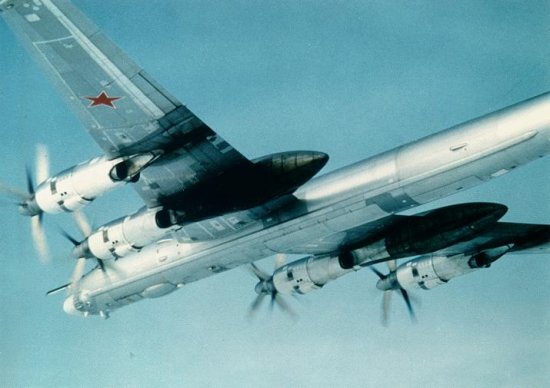 Large engine fairings of the Tupolev Tu-95