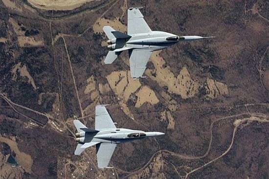 Overhead view of an F-18E (top) and F-18C (bottom)