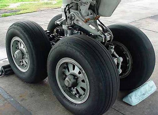 Boeing 757 main landing gear wheels