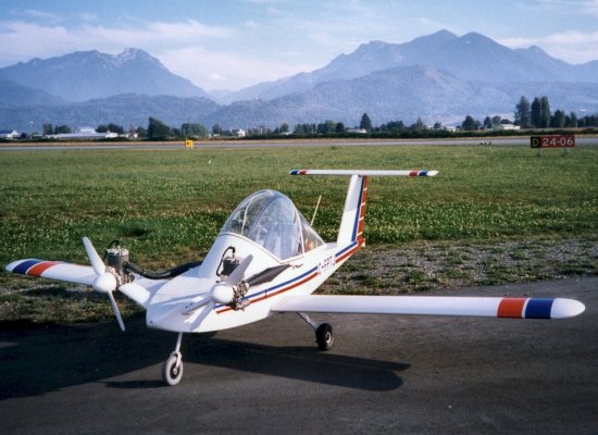 Cri-Cri, the world's smallest twin-engine plane